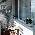 Cozy & Free Parking Family Friendly Апартаменты *
