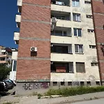 Cozy & Free Parking Family Friendly Апартаменты *