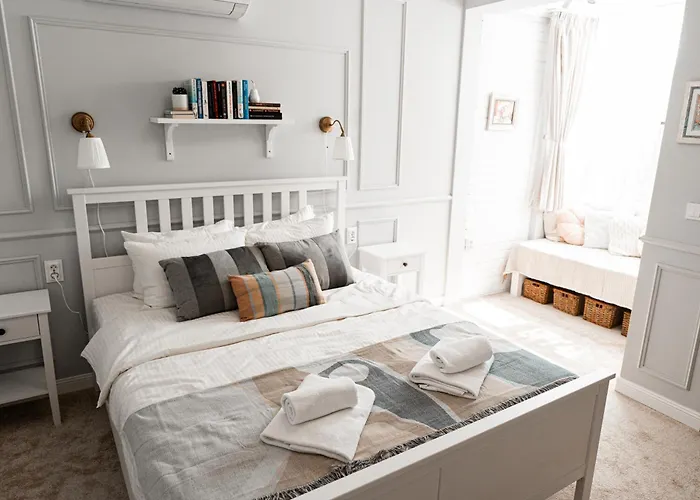 Cozy Stay, Free Parking, Quiet Nights *