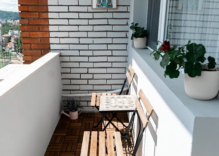 Cozy Stay, Free Parking, Quiet Nights Apartment *